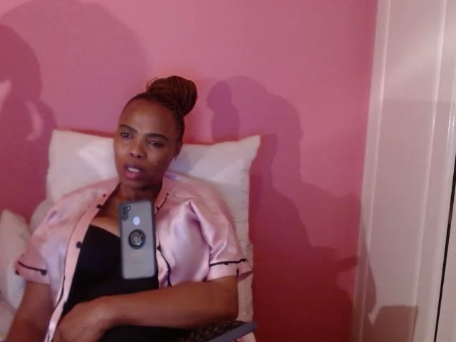 Live sex webcam photo for Hotsexymomx #255063697