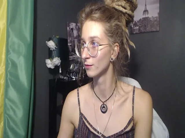 Live sex webcam photo for KINKYkeira #260791079