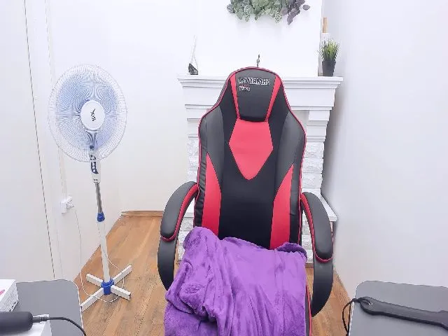 Live sex webcam photo for HelenCarter #254629355