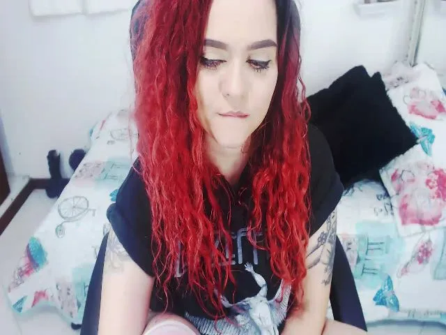 Live sex webcam photo for Twwiiggy #287852379