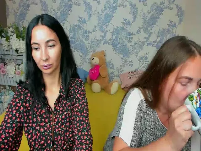 Live sex webcam photo for NikaRysa #264463875