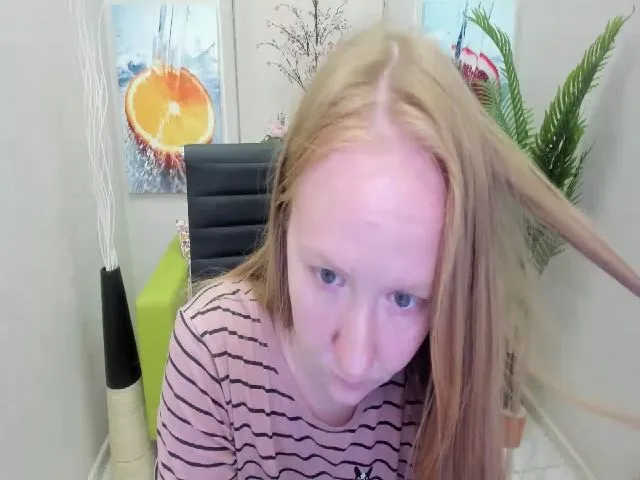Live sex webcam photo for StunningKelly #255861995