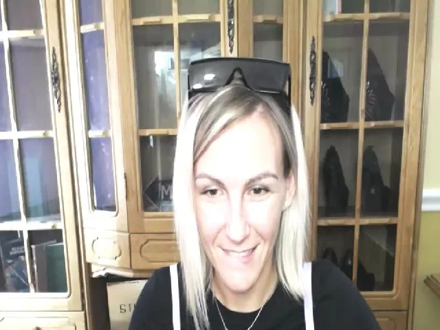 Live sex webcam photo for MiliEsiens #261934098