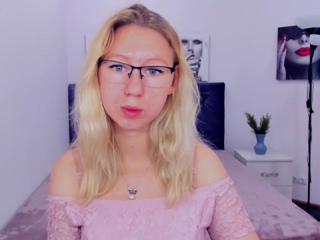 Live sex webcam photo for LizaSwan #254054670