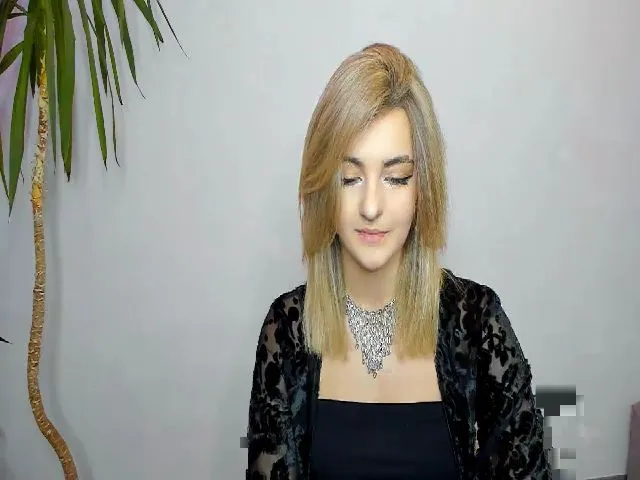 Live sex webcam photo for HelelGretta #261798228