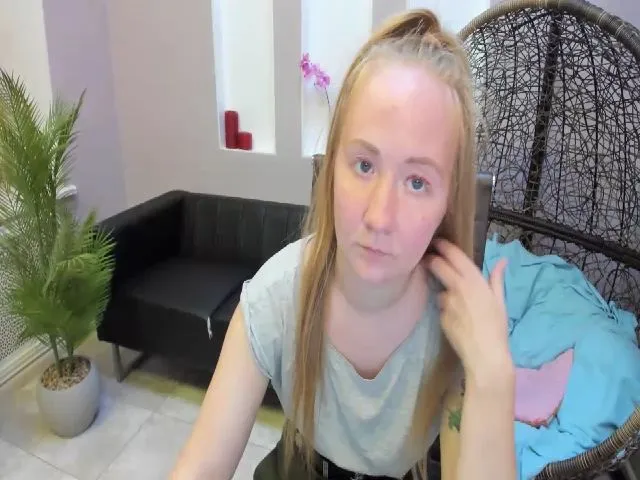 Live sex webcam photo for StunningKelly #256336740