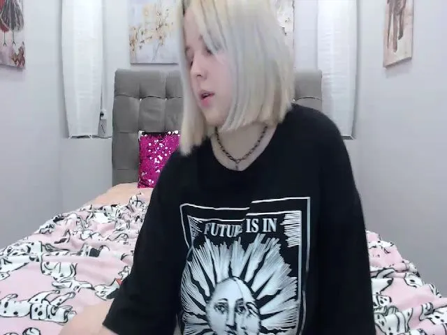 Live sex webcam photo for Helokit #253311660