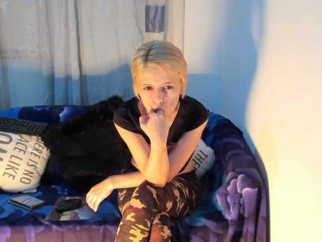 Live sex webcam photo for EllaRose29 #240938246