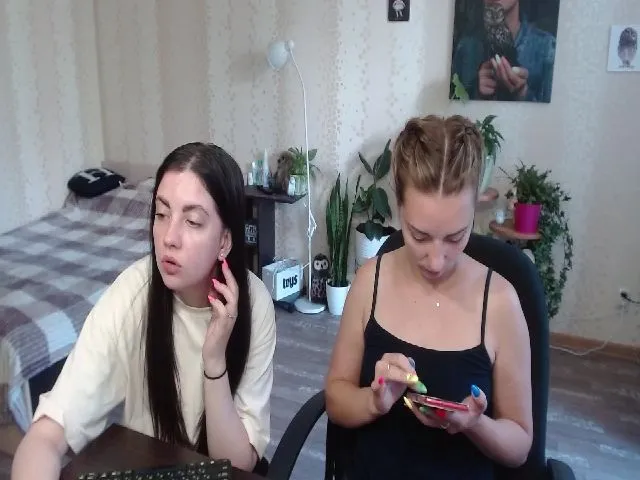Live sex webcam photo for Emi_lywild #255003407
