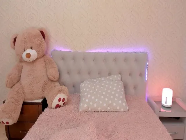 Live sex webcam photo for LoriLeen #264281319