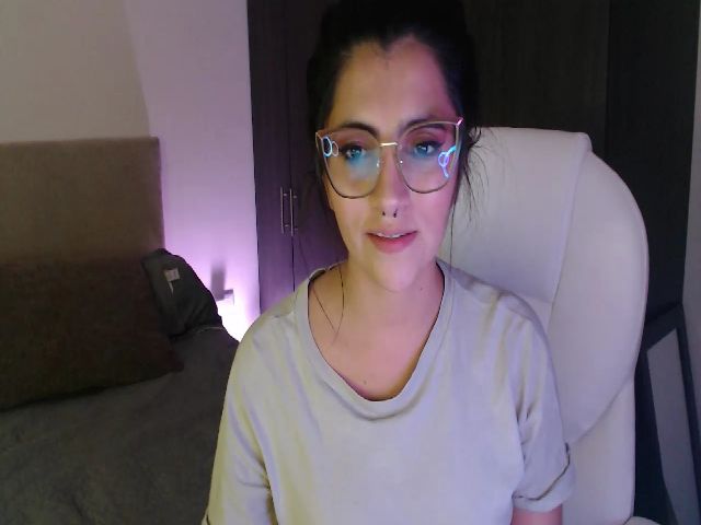 Live sex webcam photo for Amelie_moon_ #259621815