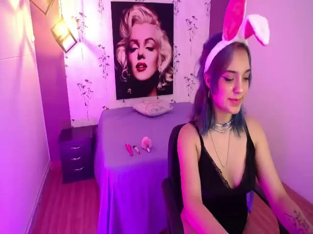 Live sex webcam photo for Spaaarkie #255978590