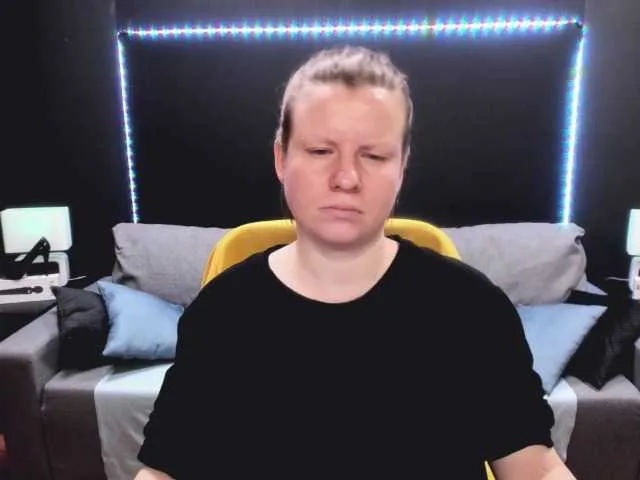 Live sex webcam photo for CoconutLegs #241335472