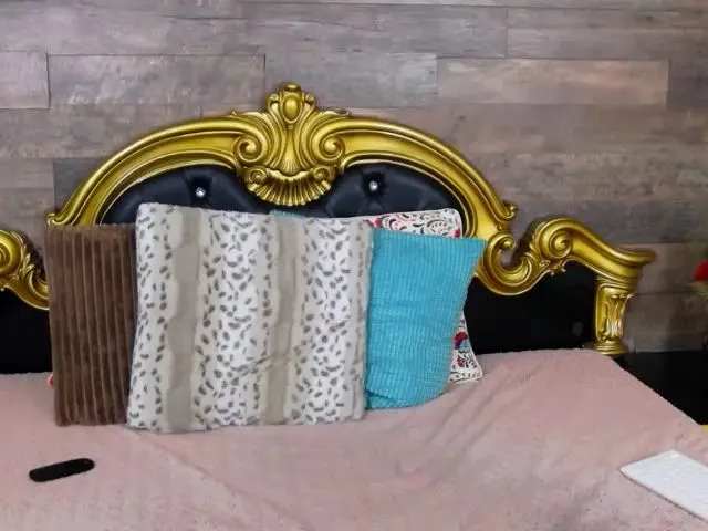 Live sex webcam photo for KendraTess #252407480