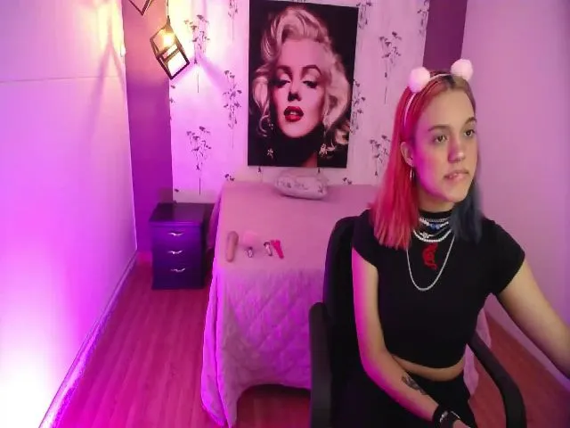 Live sex webcam photo for Spaaarkie #253795767