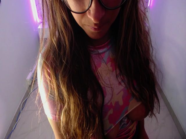 Live sex webcam photo for Lunahot48 #255393266