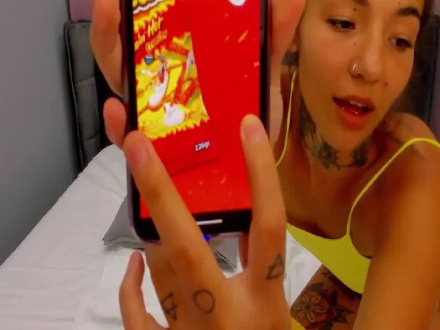 Live sex webcam photo for RubyStar0 #259013867