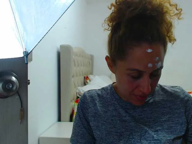 Live sex webcam photo for RoxanaMilf #250735600