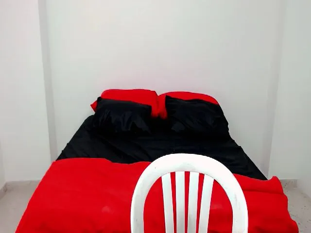 Live sex webcam photo for IvannaSofia20 #263313216