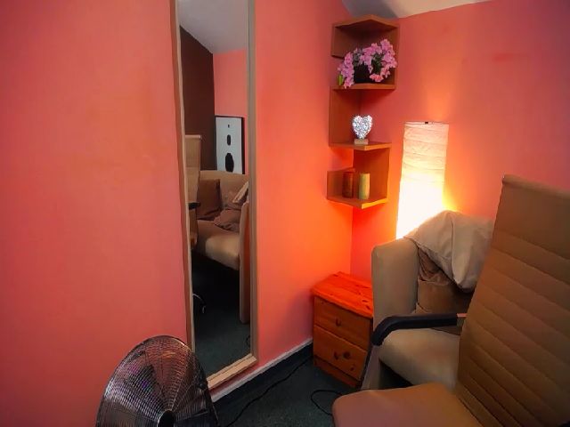 Live sex webcam photo for LunaFoxy #254444445