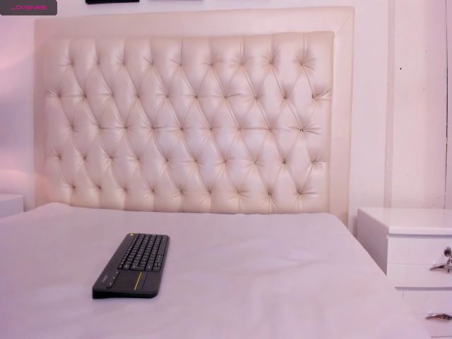 Live sex webcam photo for Mackenzie__20 #259180454