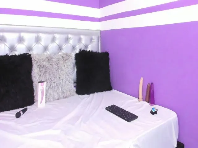 Live sex webcam photo for Violet21_ #263366978
