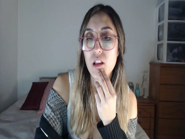 Live sex webcam photo for Ninimoon #260569064