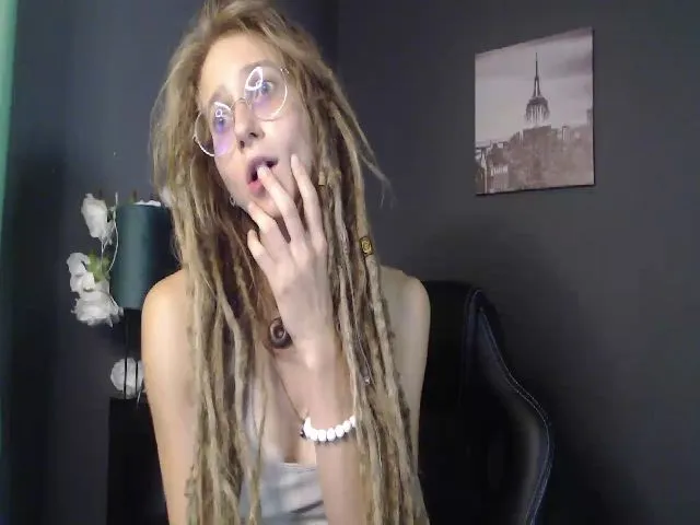 Live sex webcam photo for KINKYkeira #254064173