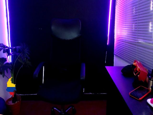 Live sex webcam photo for victoria_lee2 #256903971