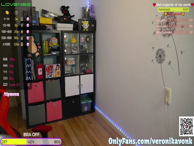 Live sex webcam photo for VeronikavonK #261780759