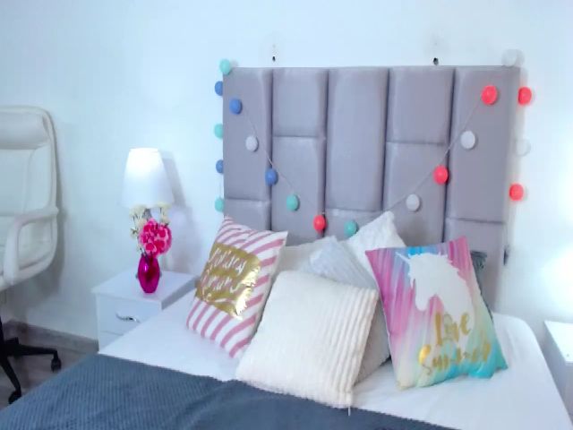 Live sex webcam photo for Mia_thompsons #255667699