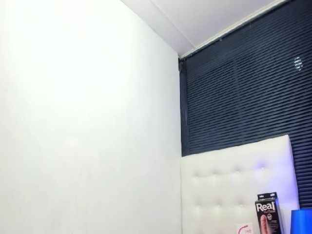 Live sex webcam photo for sexyfox_18 #255020702