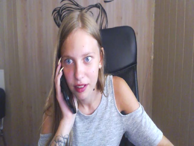 Live sex webcam photo for SshyTeen #254735717