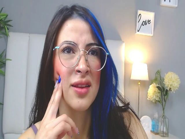 Live sex webcam photo for April_f #263649712
