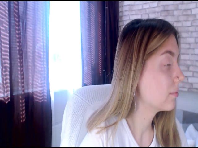 Live sex webcam photo for CumMeaRiver #261836136