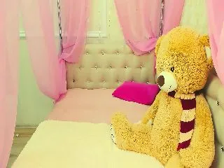 Live sex webcam photo for LIL_MAYA #251765400