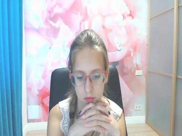 Live sex webcam photo for Alice_Adamsi #253088426