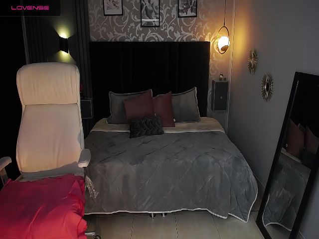 Live sex webcam photo for MarieBass #252843796