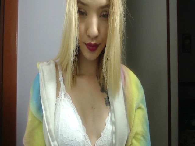 Live sex webcam photo for KellyUnicorn #259122784