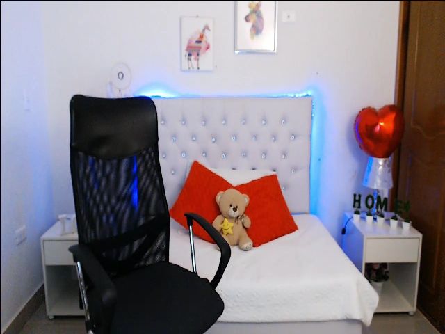 Live sex webcam photo for Antonella_lpz #253561194