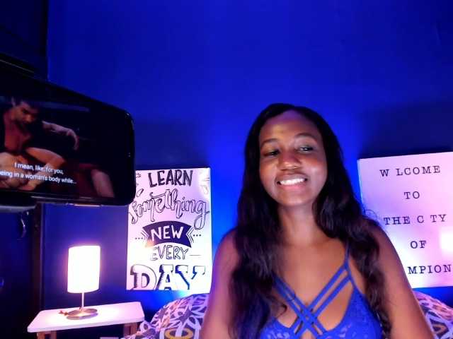 Live sex webcam photo for HaileyVans #241071931