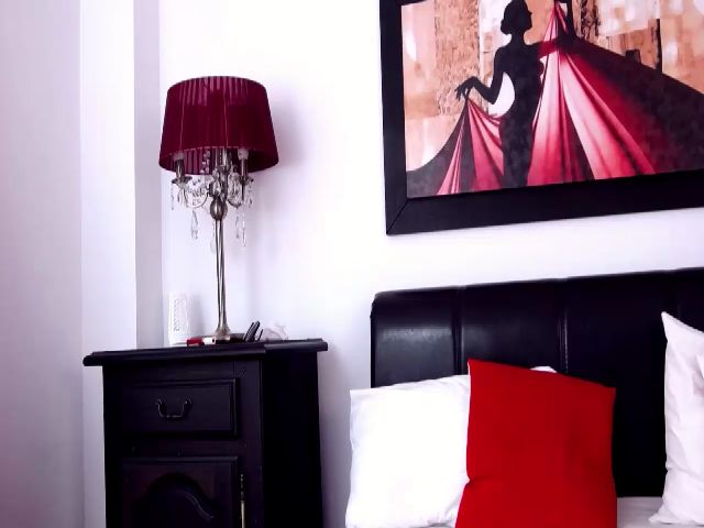 Live sex webcam photo for InnaHottyX #258744257