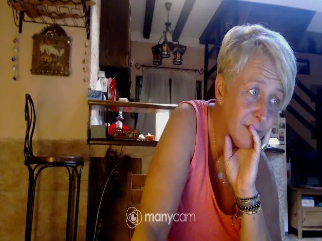 Live sex webcam photo for PinkLillyRose #258882587