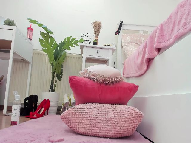 Live sex webcam photo for AshleyJohnes #259087972