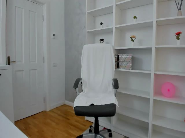 Live sex webcam photo for VanessaCroft #255622327