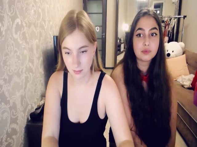 Live sex webcam photo for KimSnakee #263939843