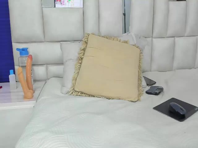 Live sex webcam photo for Scarlet_corte #252993445