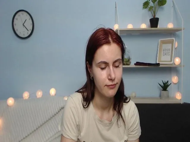 Live sex webcam photo for MollyTravis #258903682