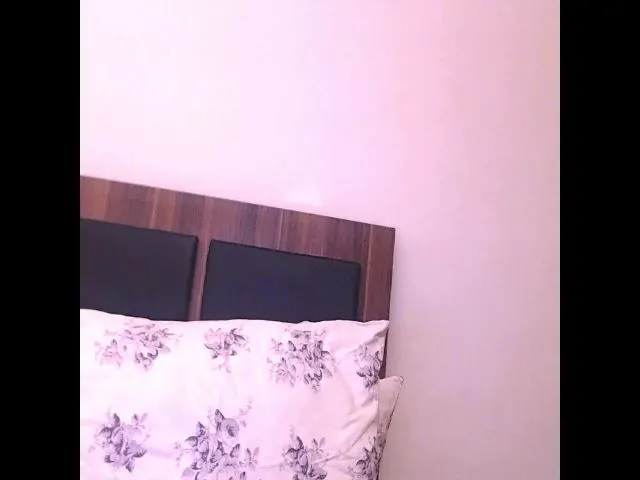 Live sex webcam photo for Monik4eveer #262380482