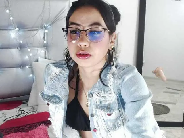 Live sex webcam photo for HaleyKim #241267769